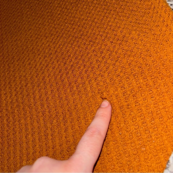 American Eagle Soft & Sexy Plush Waffle Knit V-Neck Sweater Size Small - Picture 8 of 9